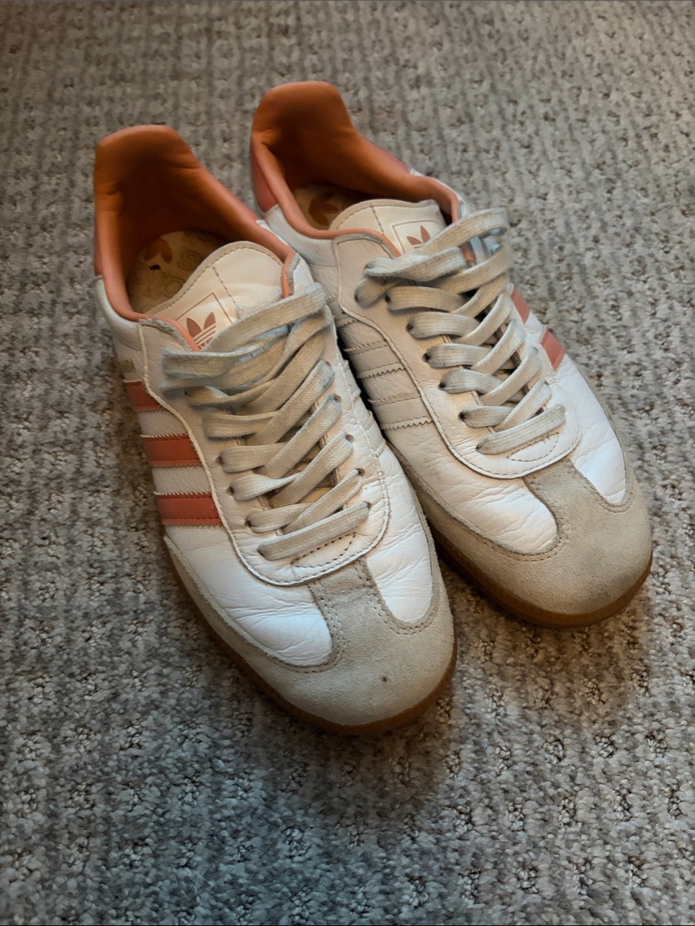 adidas Women’d White and Coral Leather Classic Sneakers -size 7.5